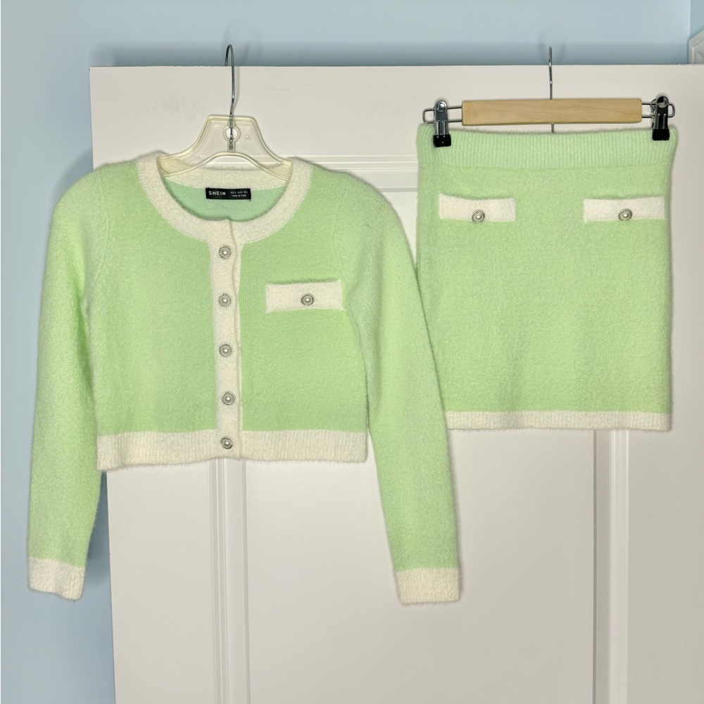 💎5/$15💎 Mint Green & White Two Piece Set size Small